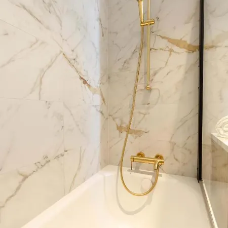 Wonderful Architect Designed Flat With Sea View *