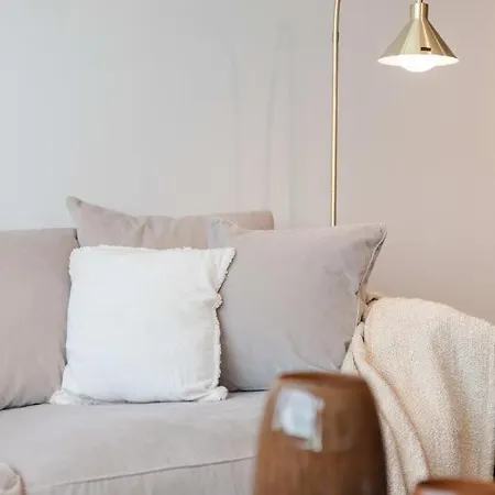 Wonderful Architect Designed Flat With Sea View Appartement