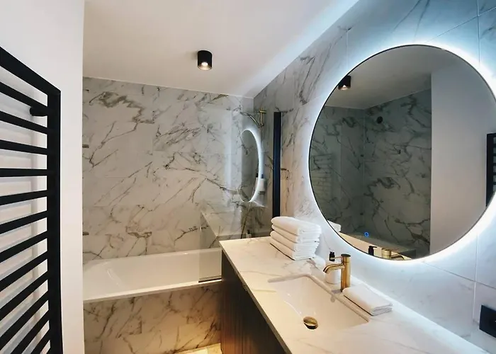 Wonderful Architect Designed Flat With Sea View *