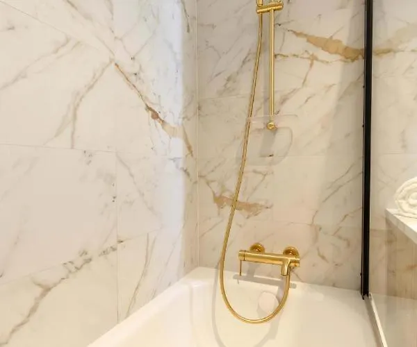 Wonderful Architect Designed Flat With Sea View *